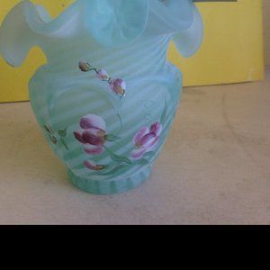 Vtg Fenton glass basket